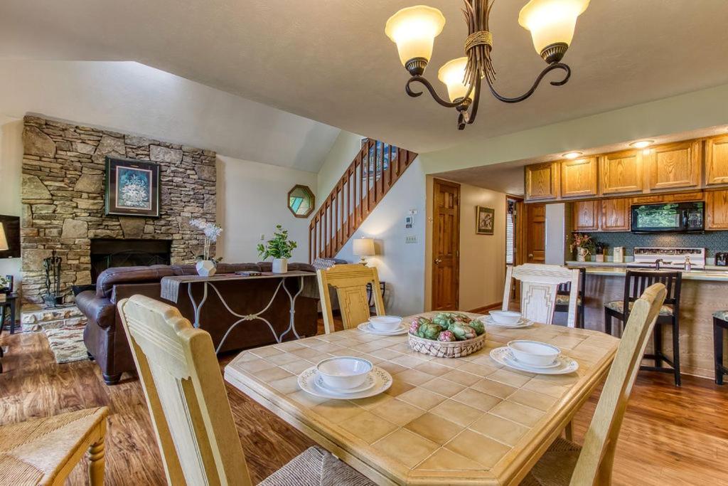 Serenity Heights, Amazing Views, Hot Tub Pool Access, 1089 Free Tickets Each Paid Day, Dollywood แกตลิงเบิร์ก ภายนอก รูปภาพ