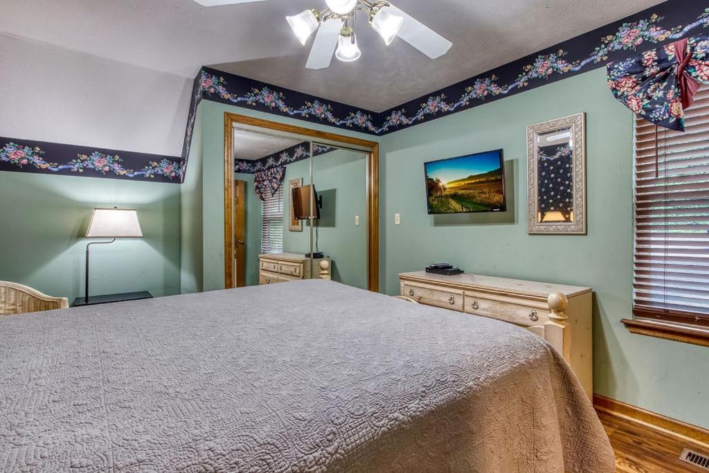 Serenity Heights, Amazing Views, Hot Tub Pool Access, 1089 Free Tickets Each Paid Day, Dollywood แกตลิงเบิร์ก ภายนอก รูปภาพ
