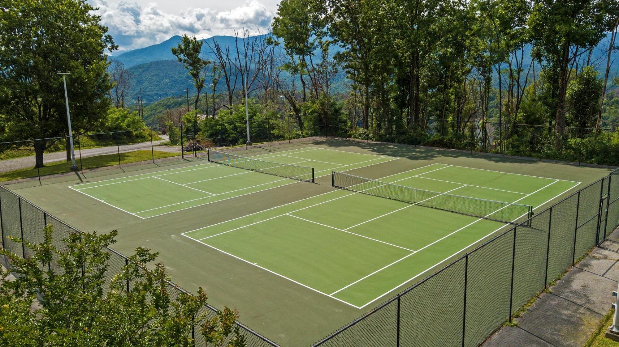 Serenity Heights, Amazing Views, Hot Tub Pool Access, 1089 Free Tickets Each Paid Day, Dollywood แกตลิงเบิร์ก ห้อง รูปภาพ