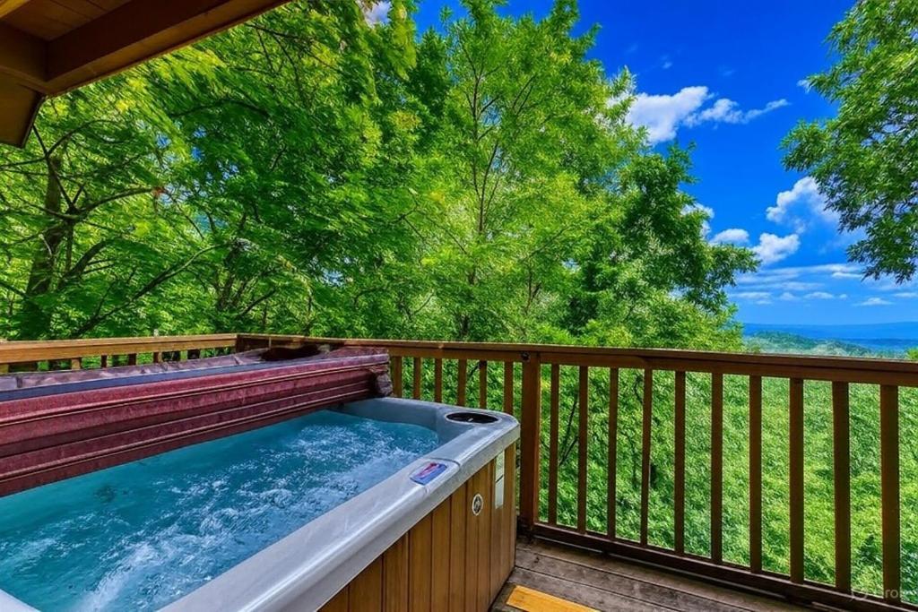 Serenity Heights, Amazing Views, Hot Tub Pool Access, 1089 Free Tickets Each Paid Day, Dollywood แกตลิงเบิร์ก ภายนอก รูปภาพ